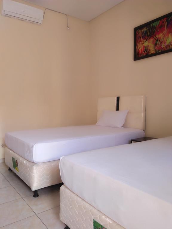 Deka Homestay Mataram Bagian luar foto